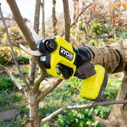 Аккумуляторный секатор Ryobi RY18SCXA-120 Thumb