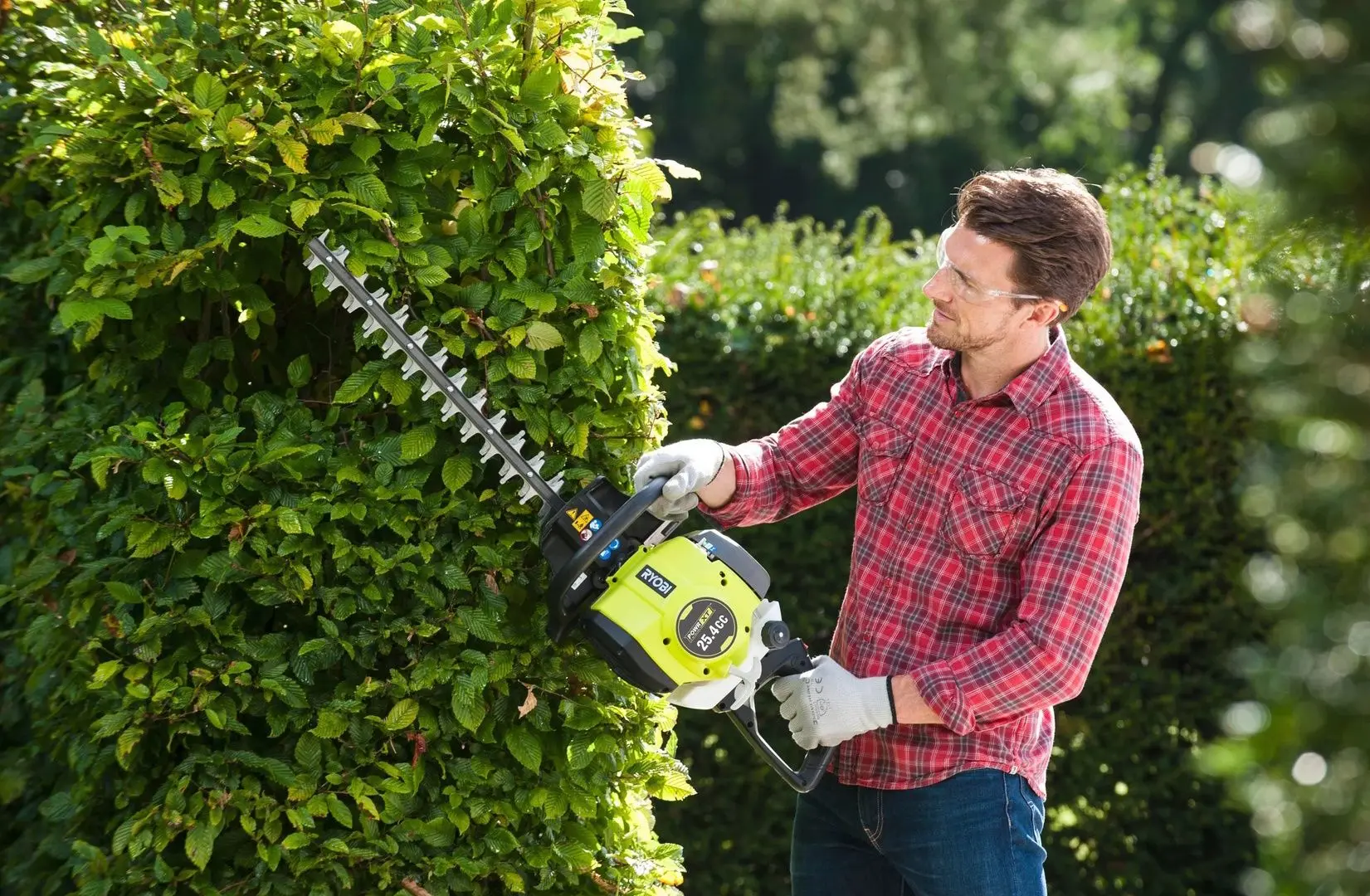 Fierastrau de taiat gard viu pe benzina Ryobi RHT25X55R