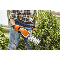 Аккумуляторные садовые ножницы-кусторез Stihl HSA26 Set Thumb