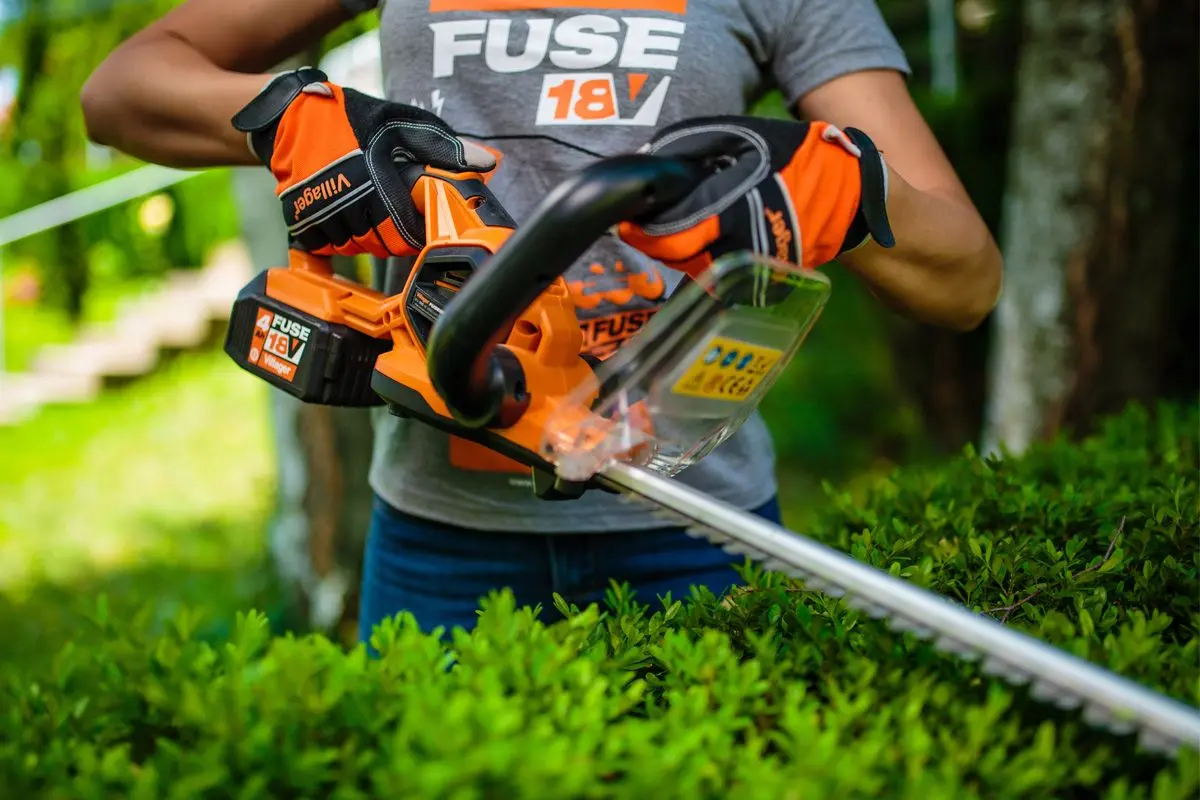 Аккумуляторный кусторез Villager Fuse VHT 4420-1BCB - 2