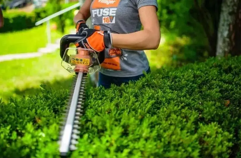 Аккумуляторный кусторез Villager Fuse VHT 4420-1BCB - 3