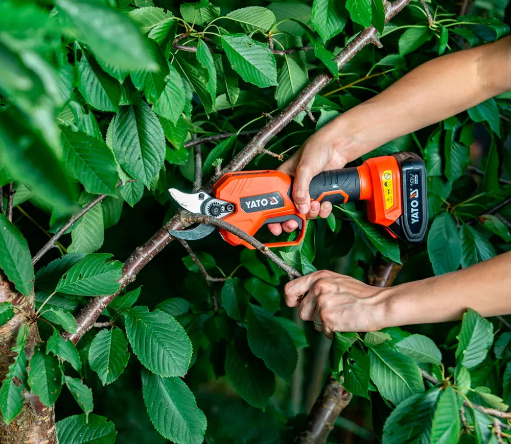 Foarfece de gradina cu acumulator Yato YT-828378