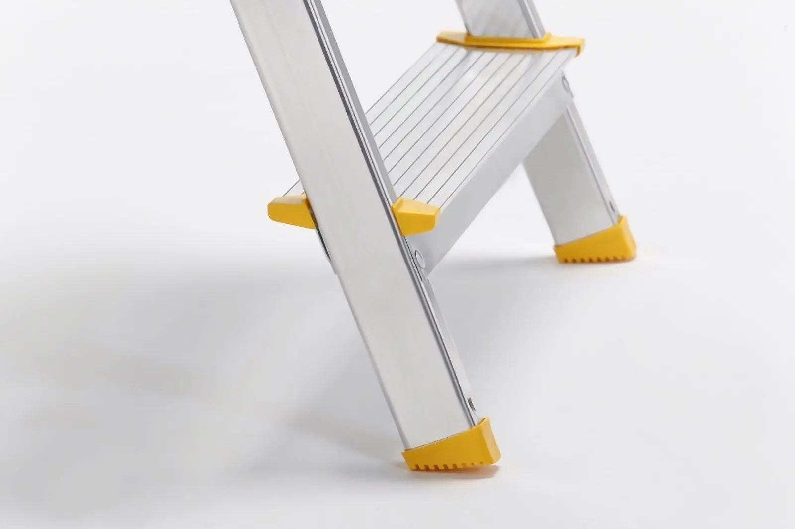 Стремянка алюминиевая односторонняя Alve Eurostyl Hobby 1918 (Silver/Yellow)