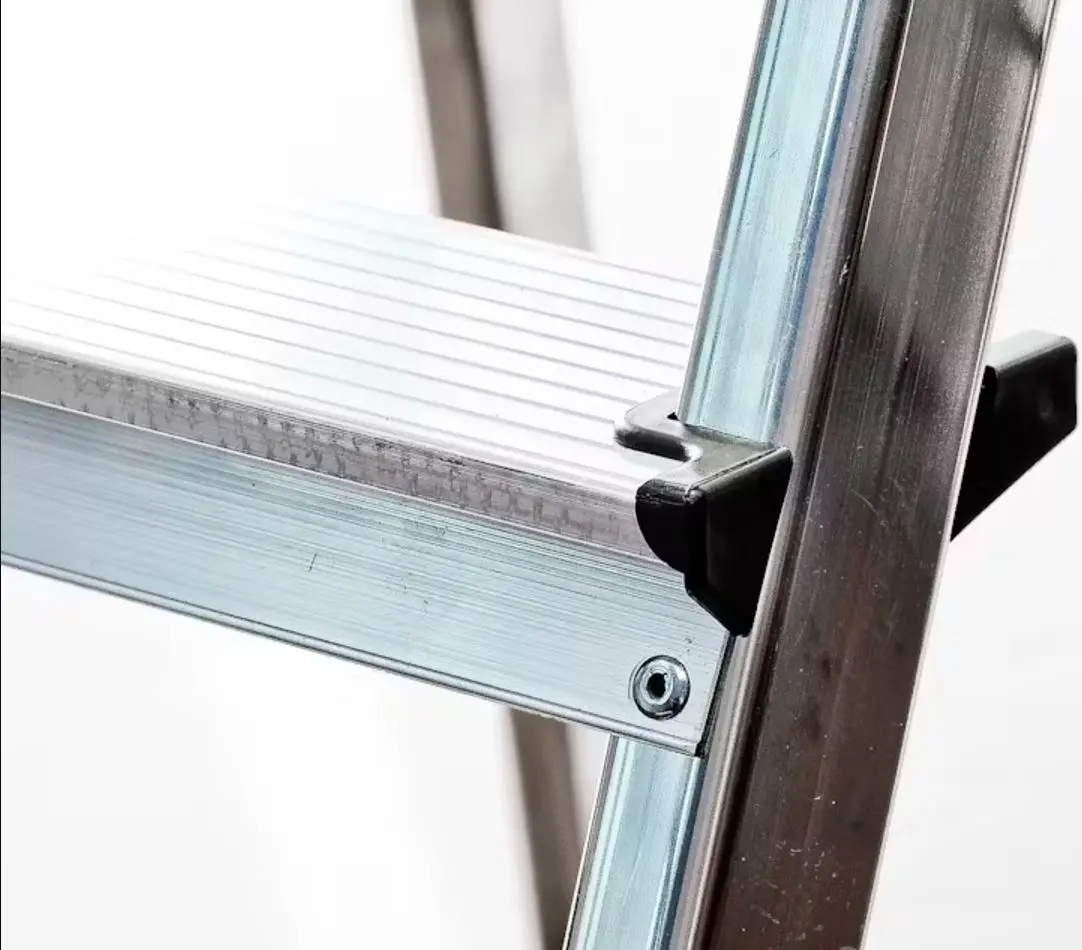 Лестница алюминиевая односторонняя Bau Welt Slim 44969