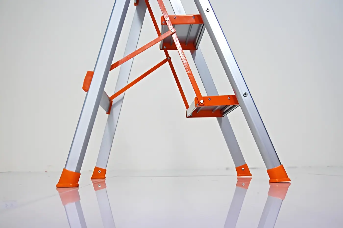 Scara din aluminiu unilaterala Vector+ 6345 1x6 (Silver/Orange)