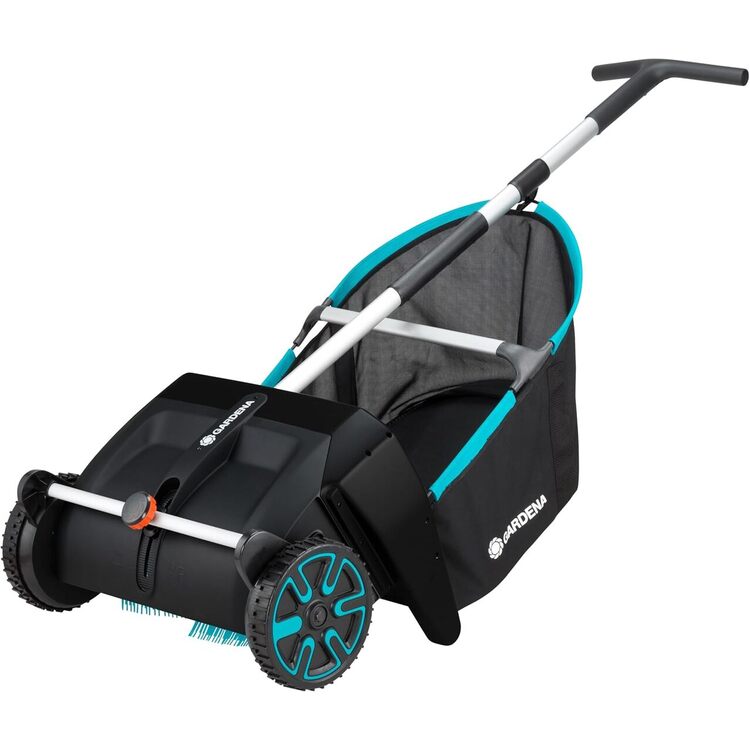 Colector mecanic de iarba si frunze Gardena 3565-20 (Black/Blue)