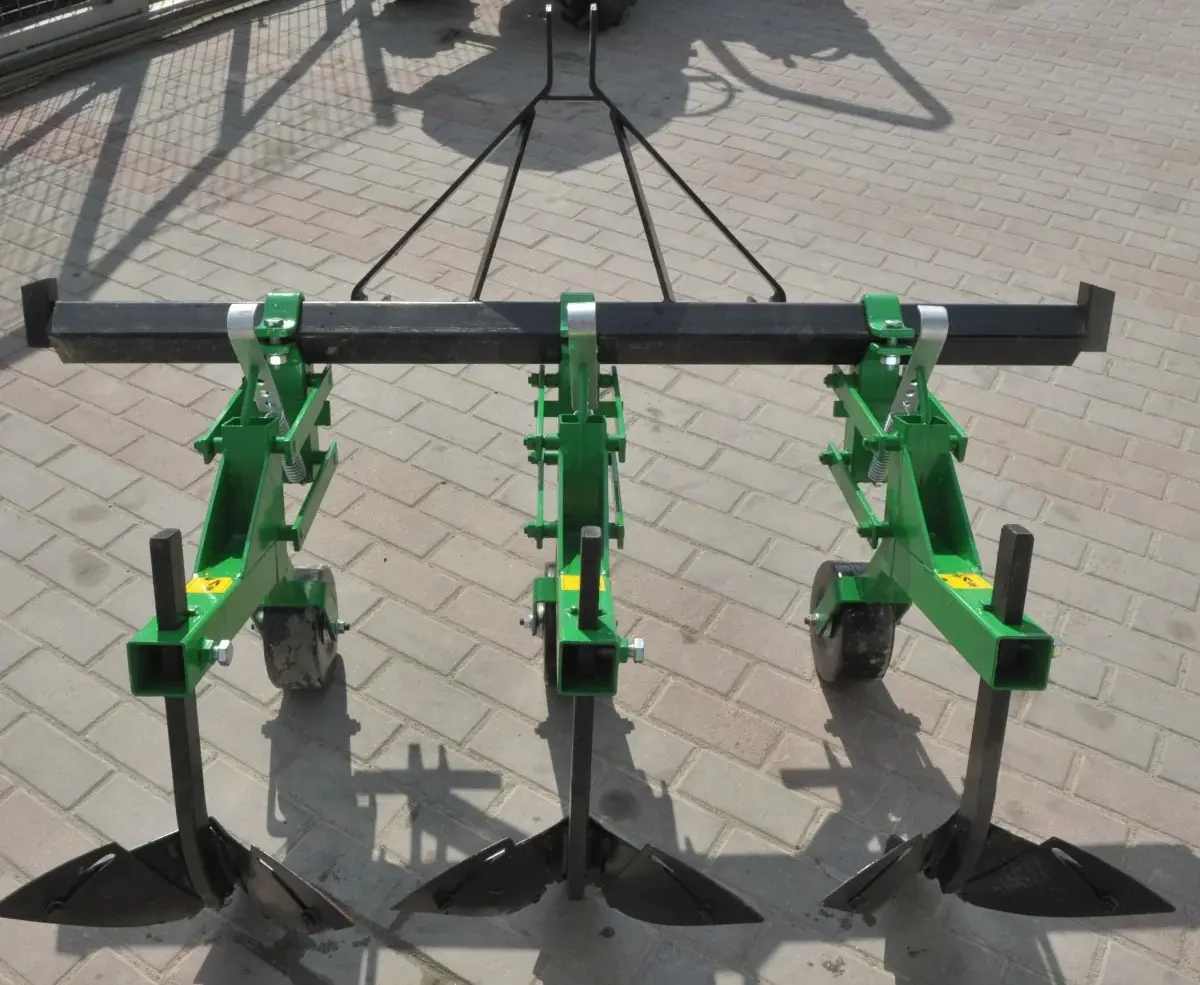 Cultivator de cartofi 151A30F45