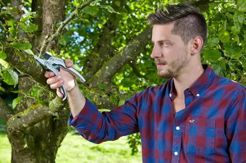 Секатор с храповым механизмом Gardena SmartCut Comfort