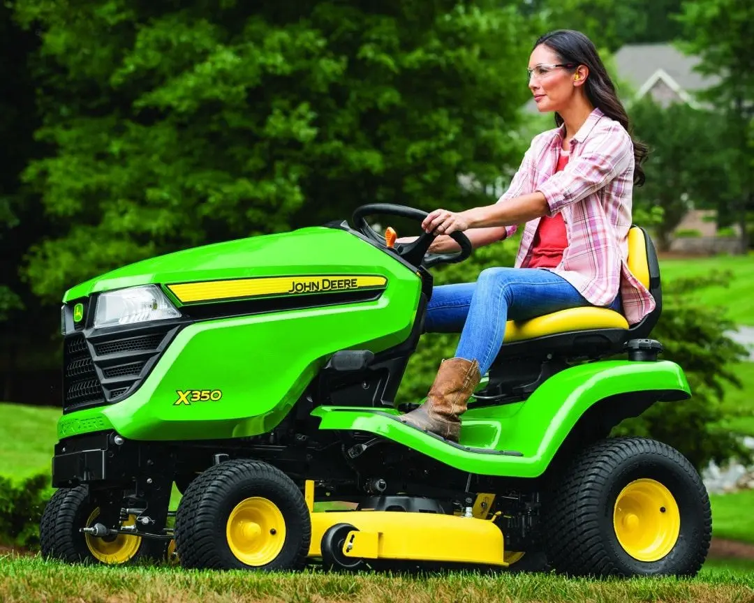 Трактор для газонов John Deere X350 - 3