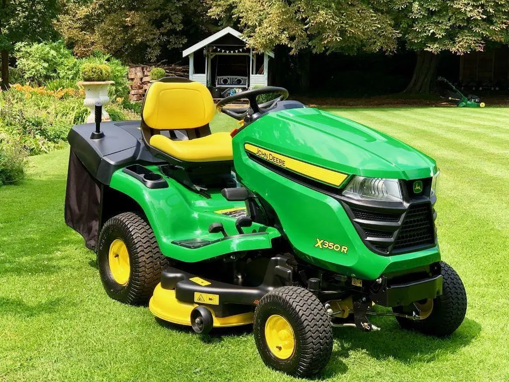 Трактор для газонов John Deere X350R - 2