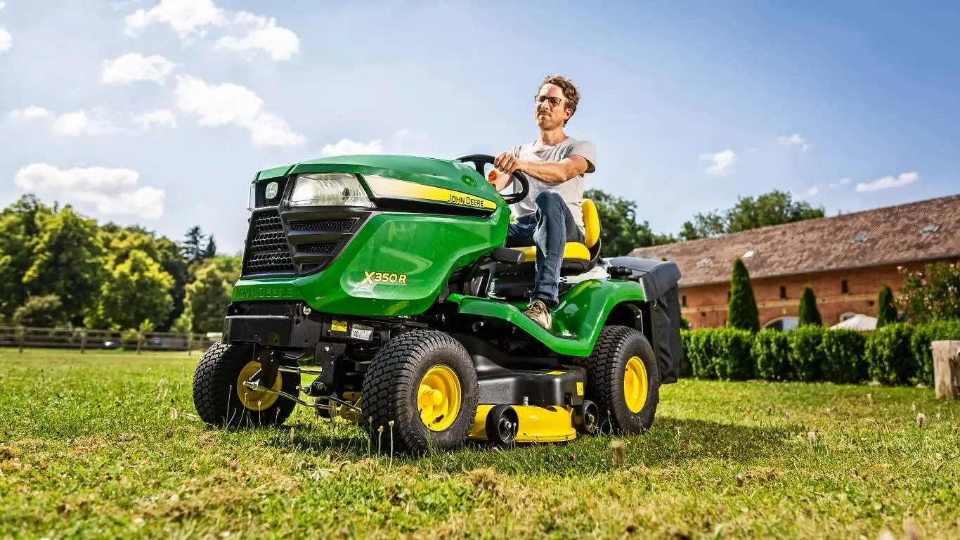 Трактор для газонов John Deere X350R - 3
