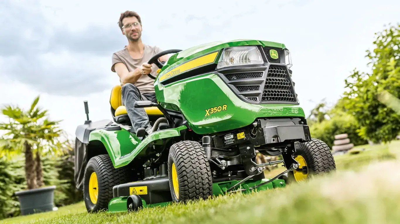Трактор для газонов John Deere X350R - 4