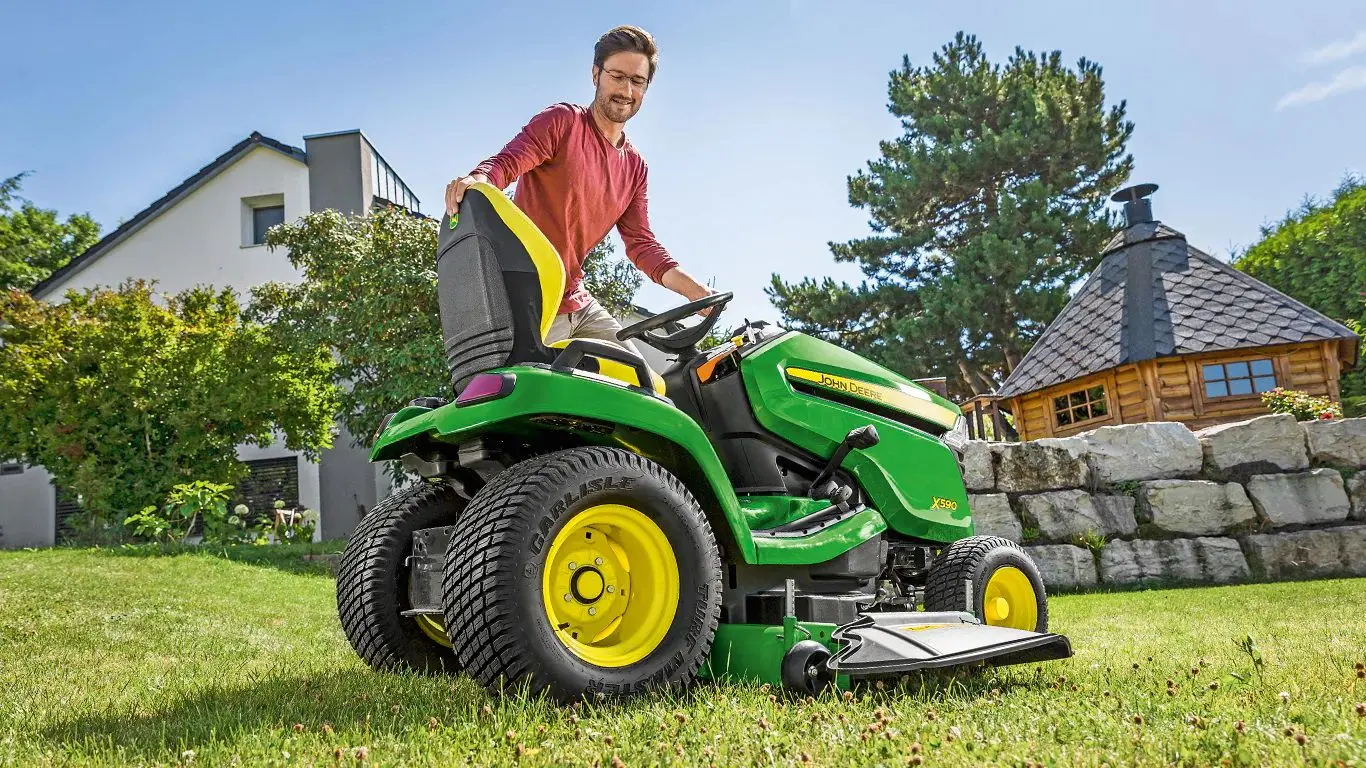 Трактор для газонов John Deere X590 - 4