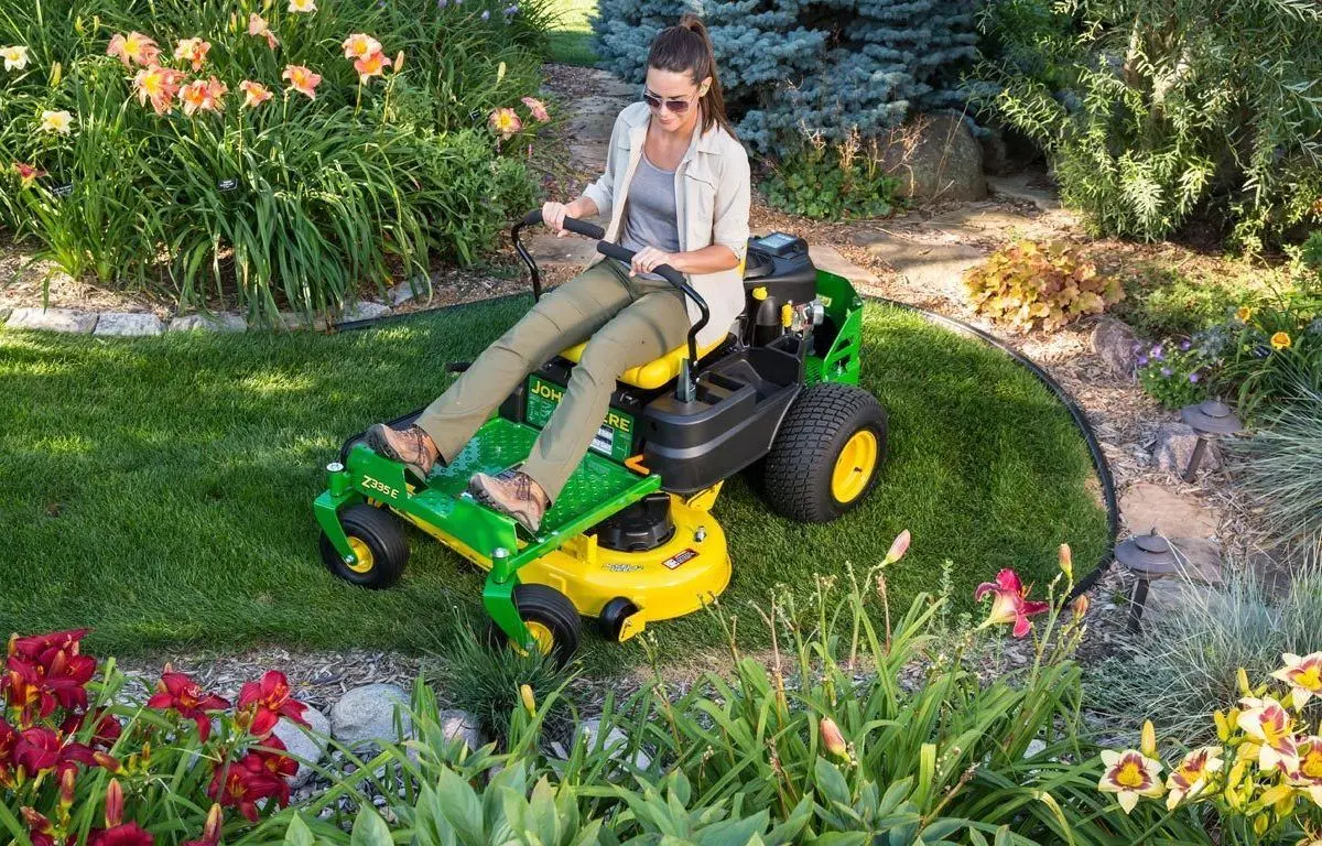 Трактор для газонов John Deere Z335E - 5