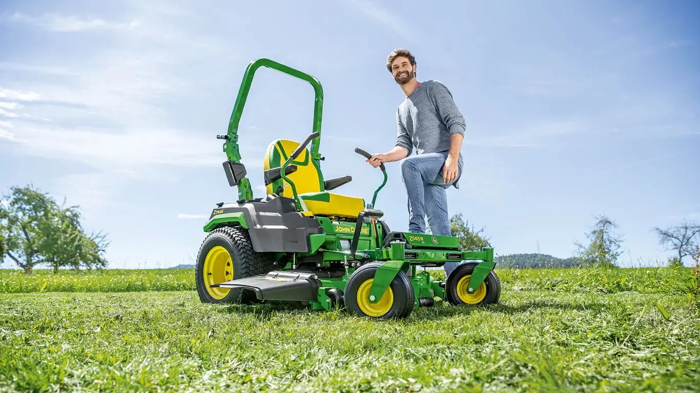 Трактор для газонов John Deere Z545R - 3