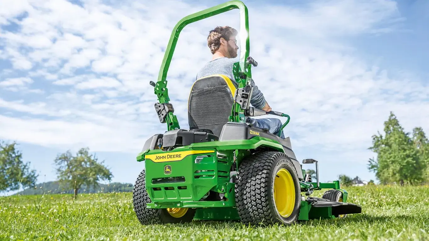 Трактор для газонов John Deere Z545R - 4