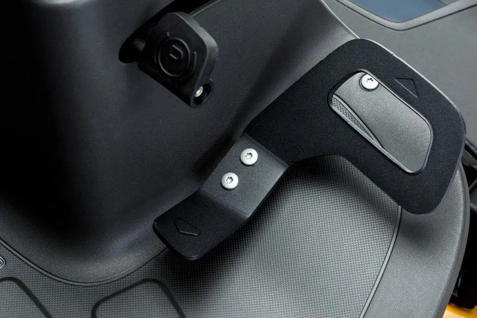 Tractor de tuns iarba Stiga Essential Park 300 M (Black/Yellow)