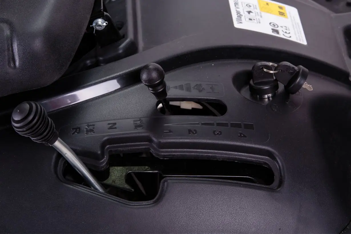 Трактор для газонов Villager VTR 650