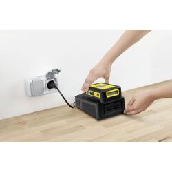 Щетка для травы с аккумулятором Karcher WRE 18-55 Set Thumb