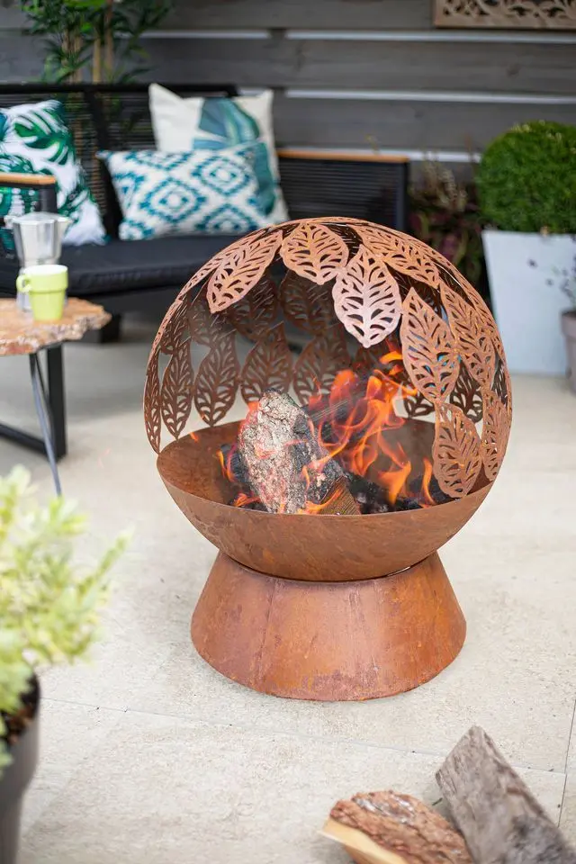 Semineu pentru foc La Hacienda Leaves Globe (Natural Oxide)