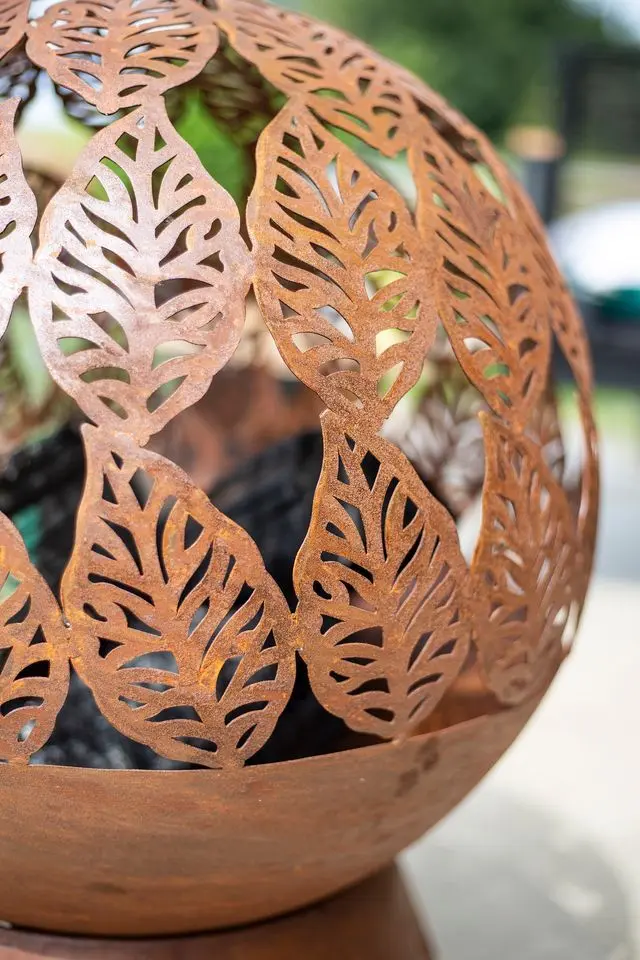 Semineu pentru foc La Hacienda Leaves Globe (Natural Oxide)