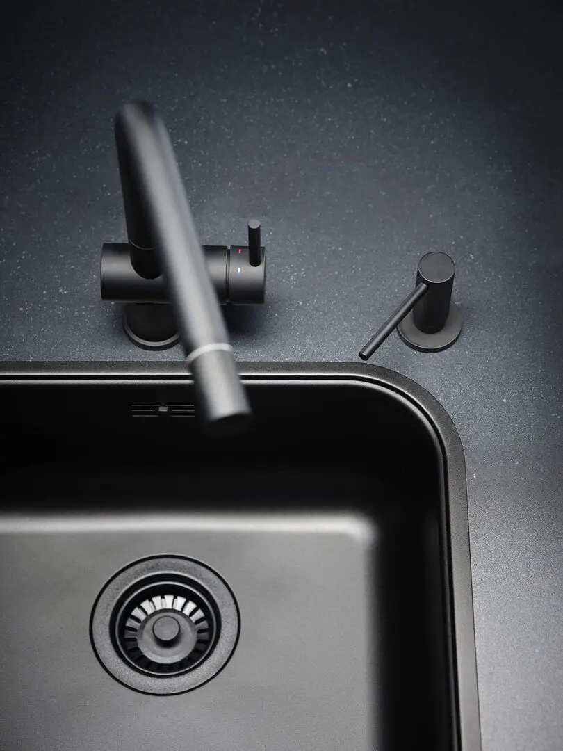 Dozator pentru sapun lichid Reginox R35450 (Jet Black)