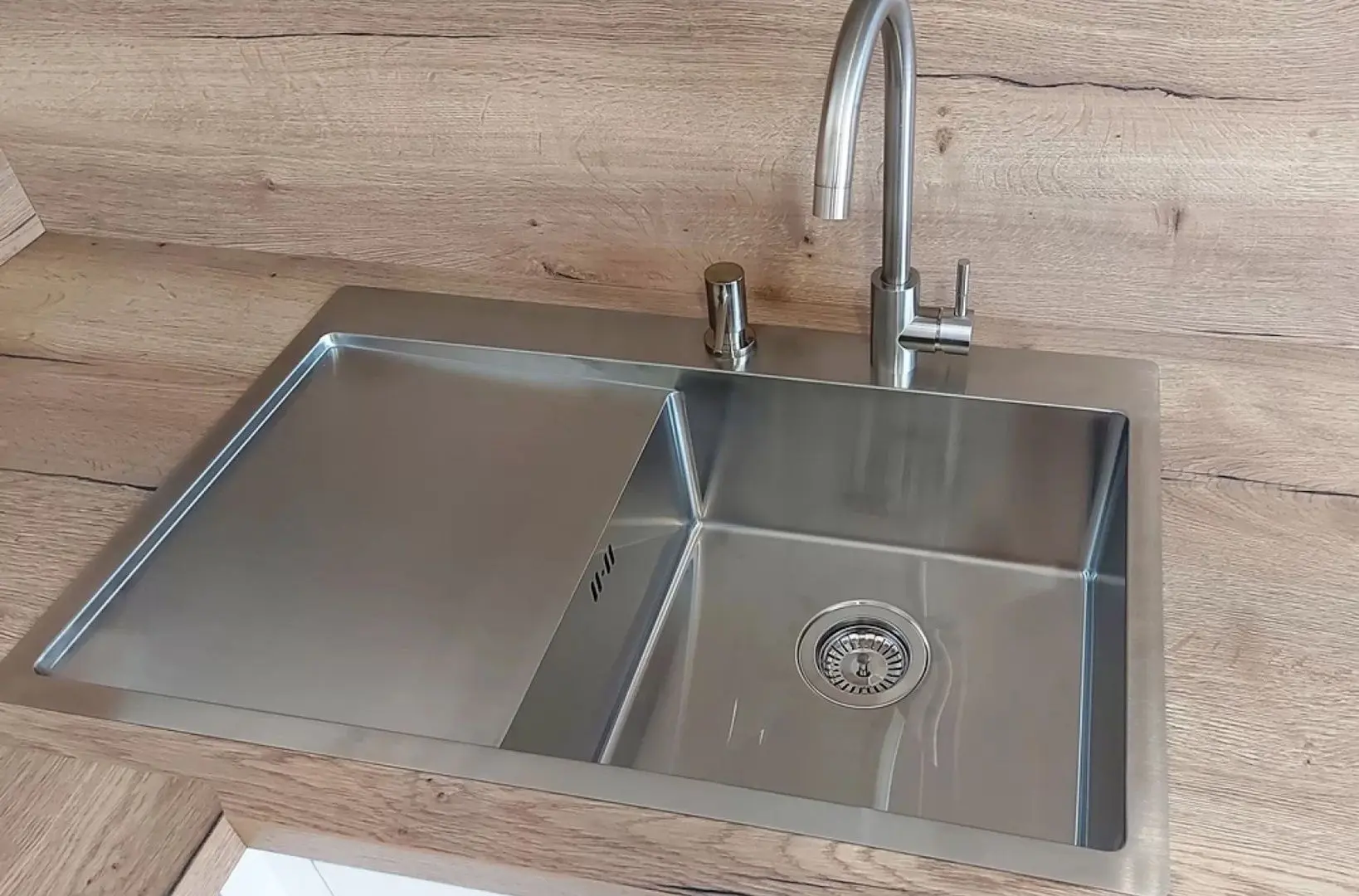 Кухонная мойка Aquasanita Luna Lun 101N-R (Inox)