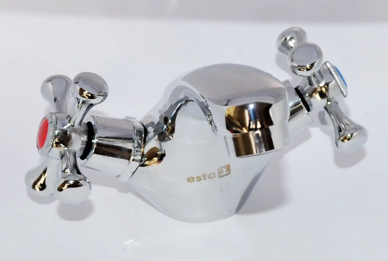 Смеситель для умывальника Esta JAF A722 (Chrome)