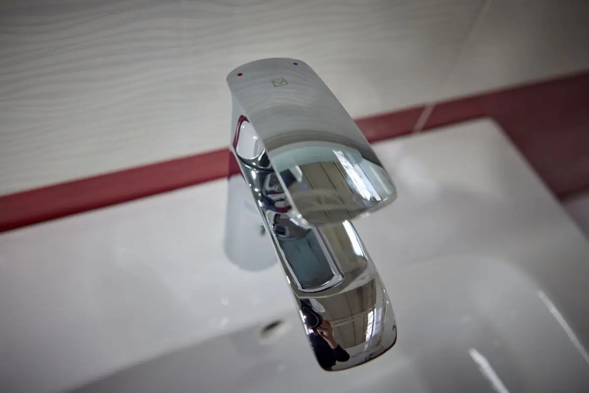 Смеситель для умывальника Herz Elite e10 UH00088 (Chrome)