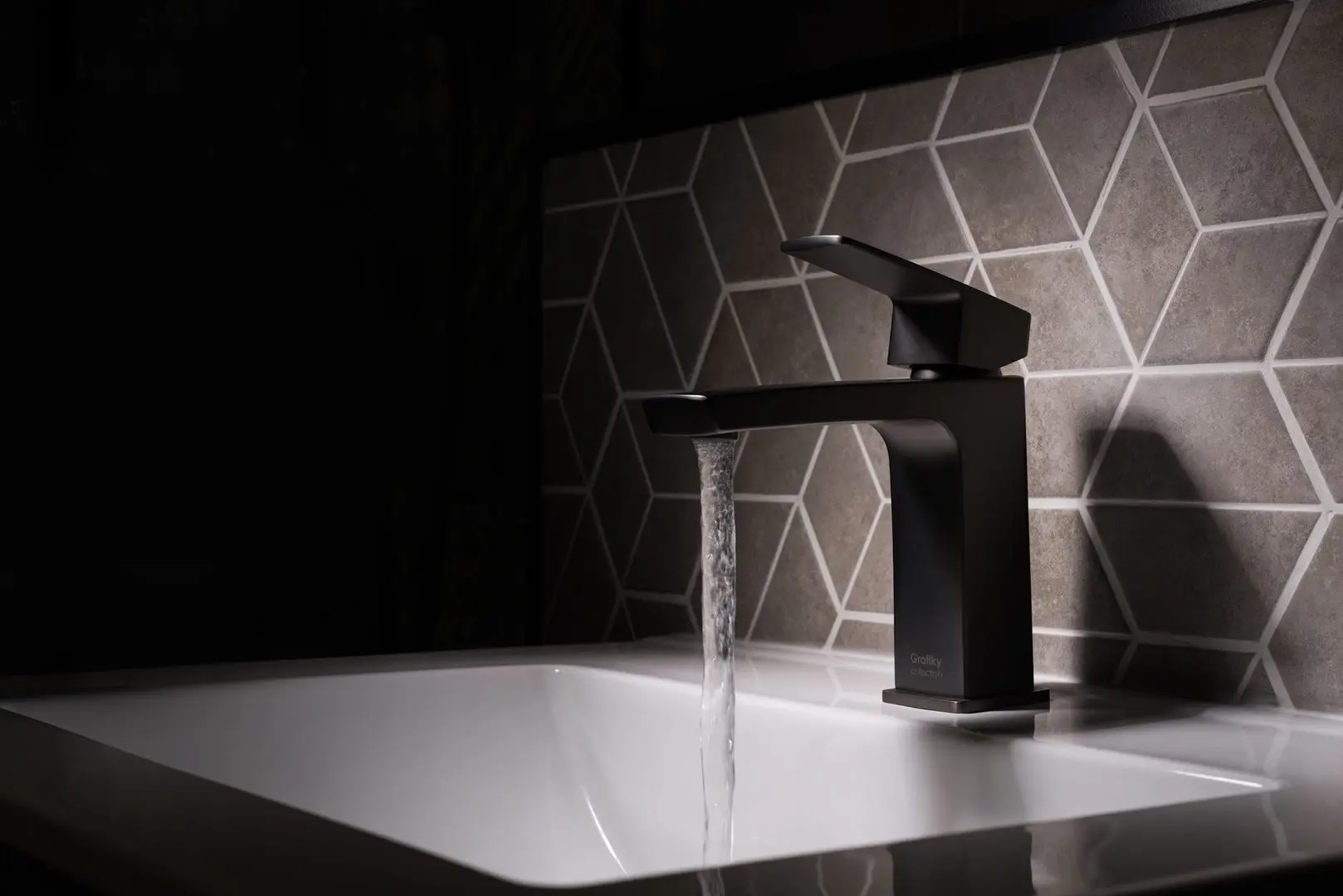 Смеситель для умывальника Imprese Grafiky ZMK041807010 (Black Nickel)