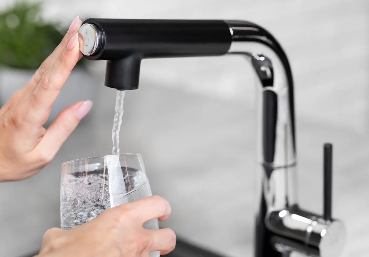 Смеситель для мойки KFA Armatura Mungo 6733-910-00 (Black/Chrome)