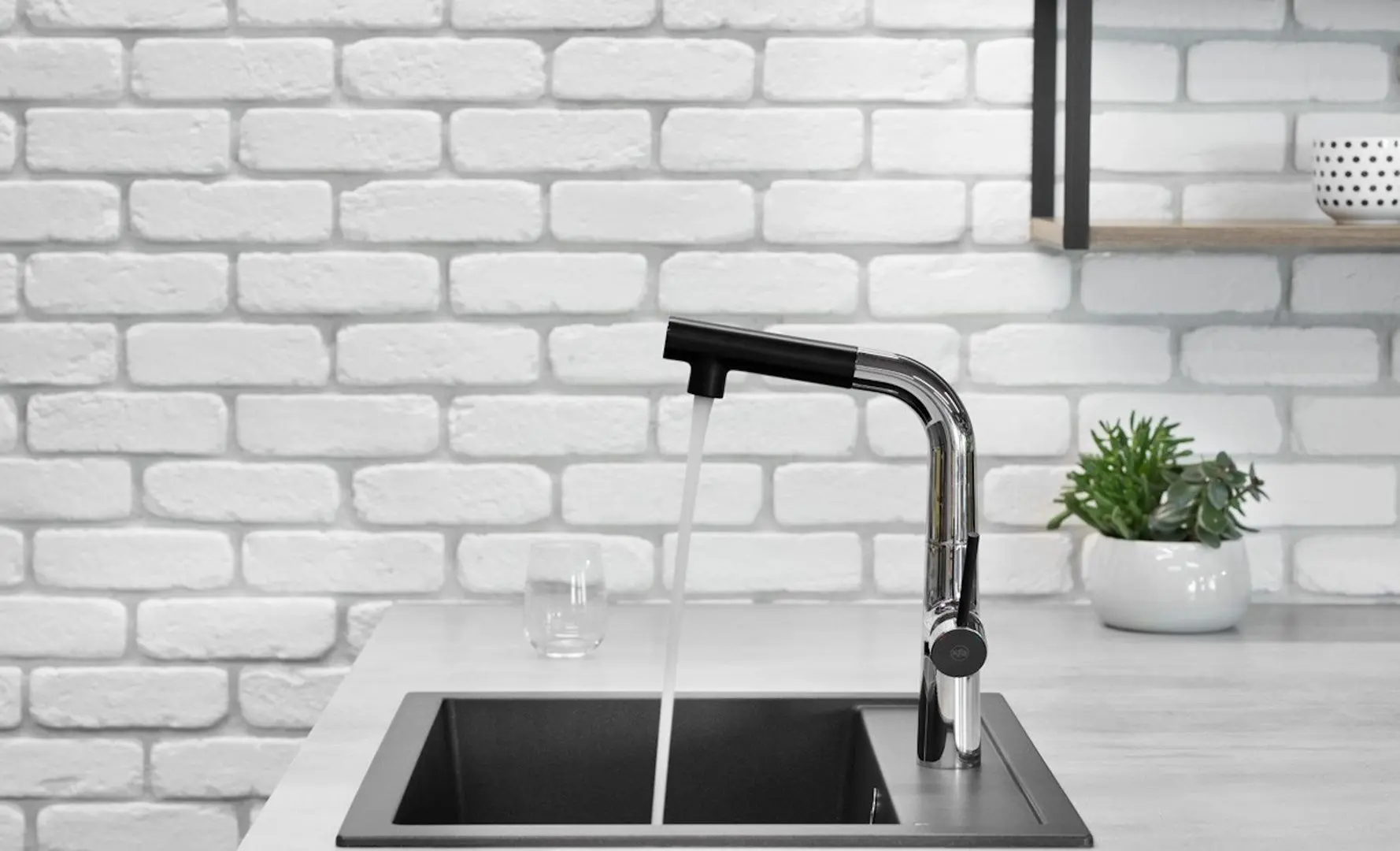 Смеситель для мойки KFA Armatura Mungo 6733-910-00 (Black/Chrome)