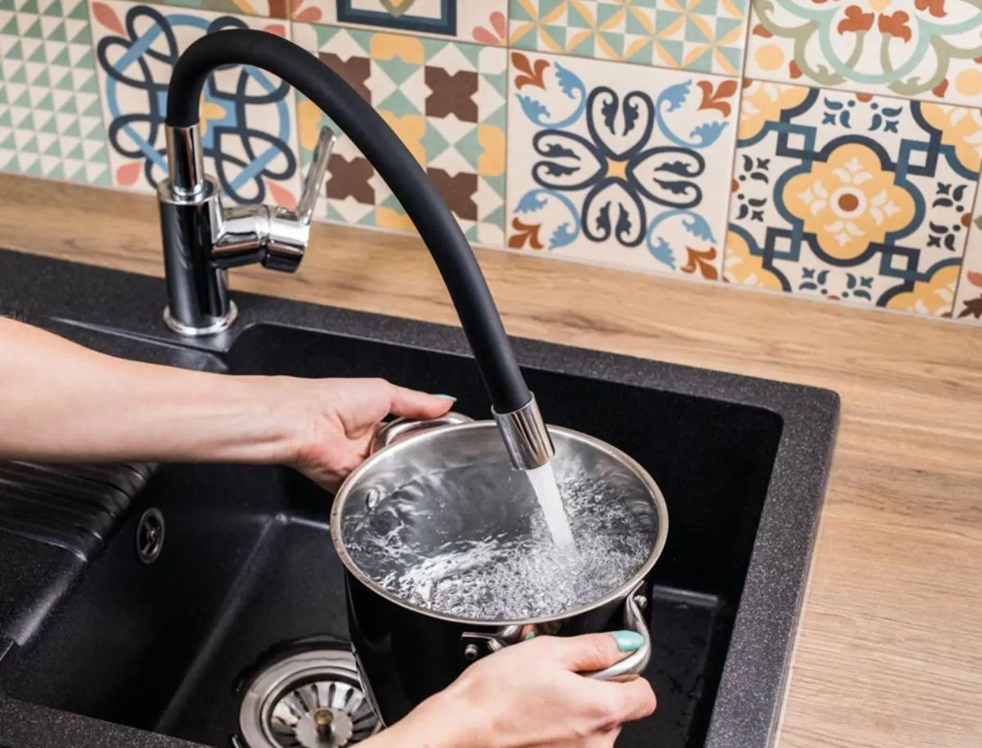 Baterie pentru chiuveta KFA Armatura Rumba 6553-915-00 (Black/Chrome)