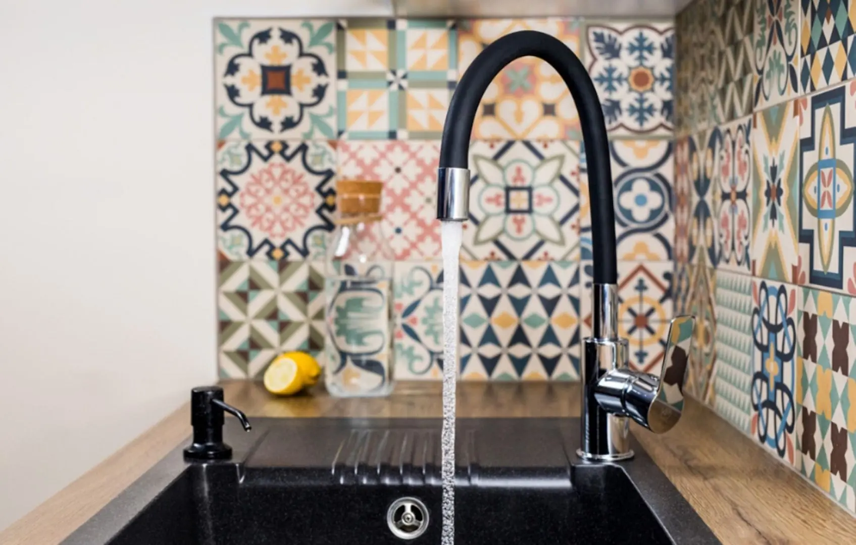 Baterie pentru chiuveta KFA Armatura Rumba 6553-915-00 (Black/Chrome)