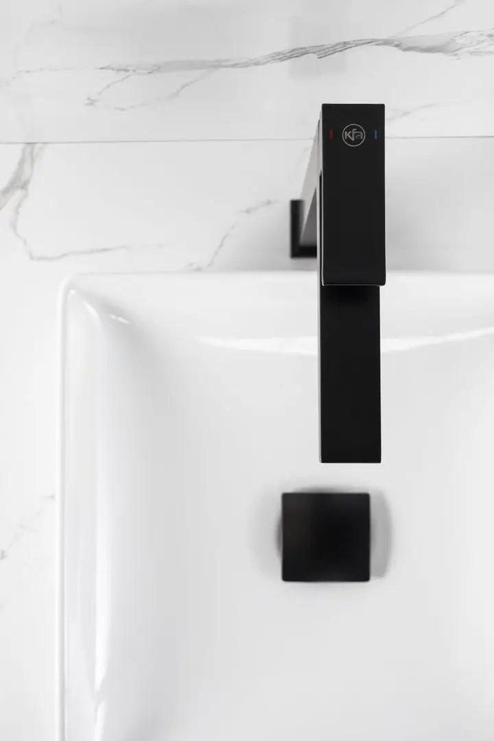 Смеситель для умывальника KFA Armatura Logon 5132-612-81 (Black)