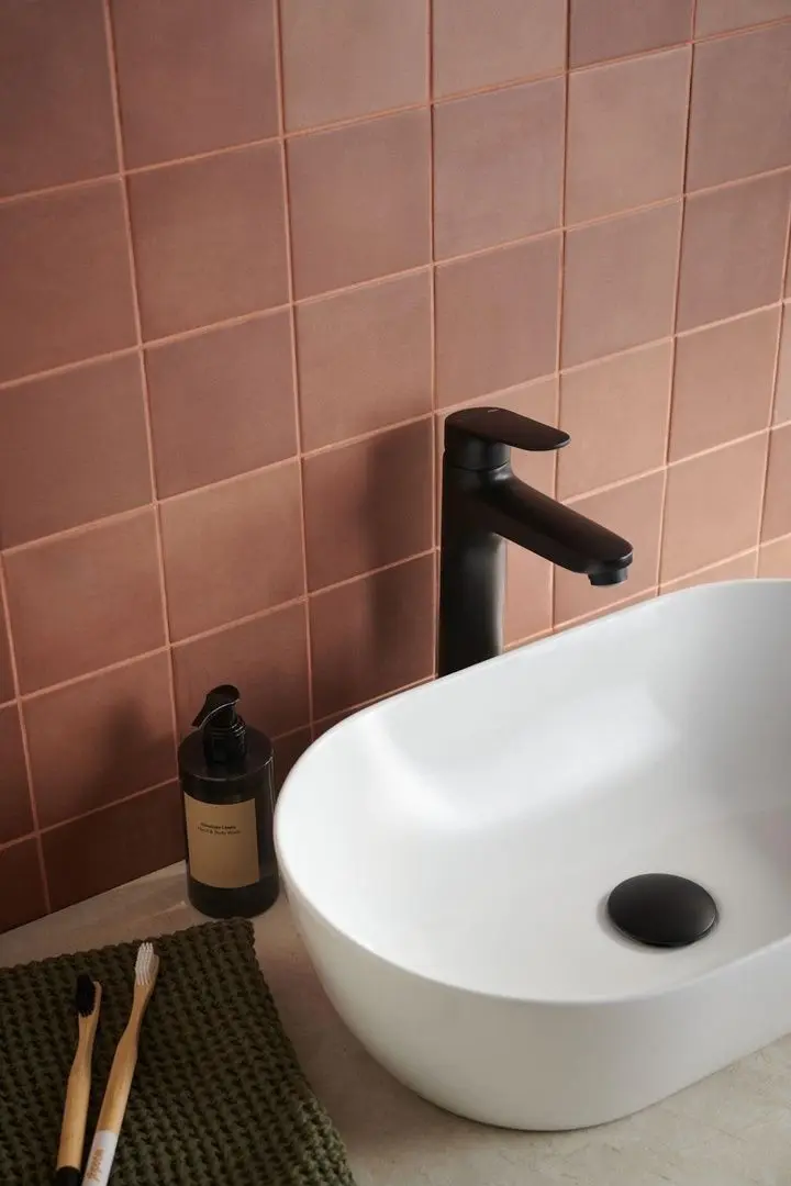 Смеситель для умывальника KFA Armatura Otava 5552-712-81 (Black)