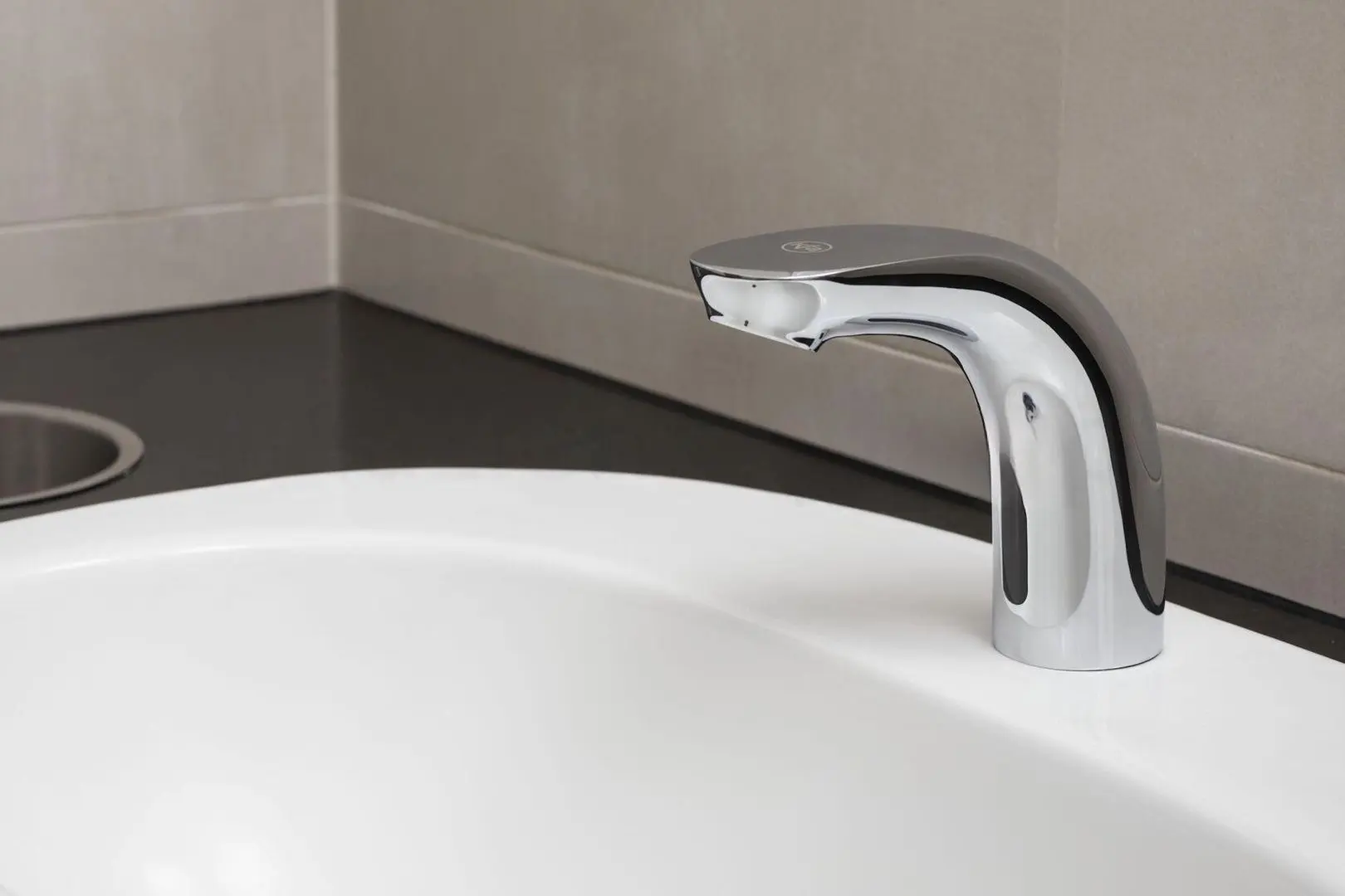 Смеситель для умывальника KFA Armatura Samba New 592-310-00 (Chrome)