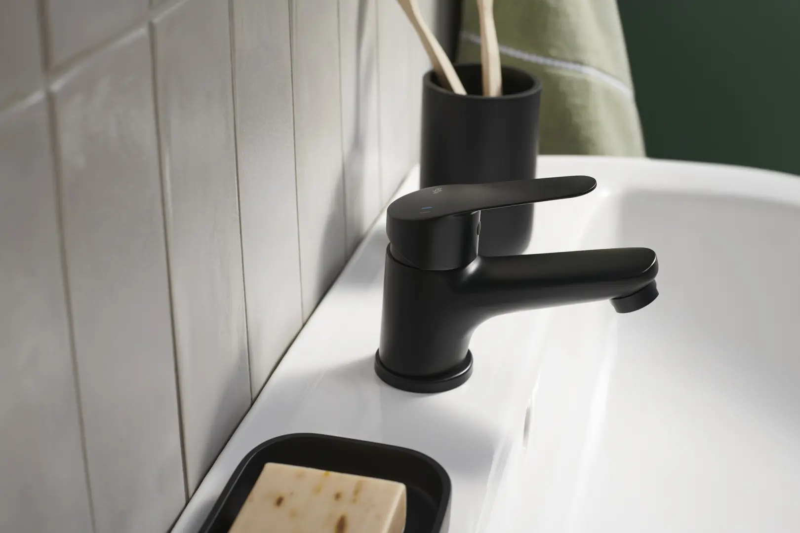 Смеситель для умывальника KFA Armatura Sparc (Black Matte)