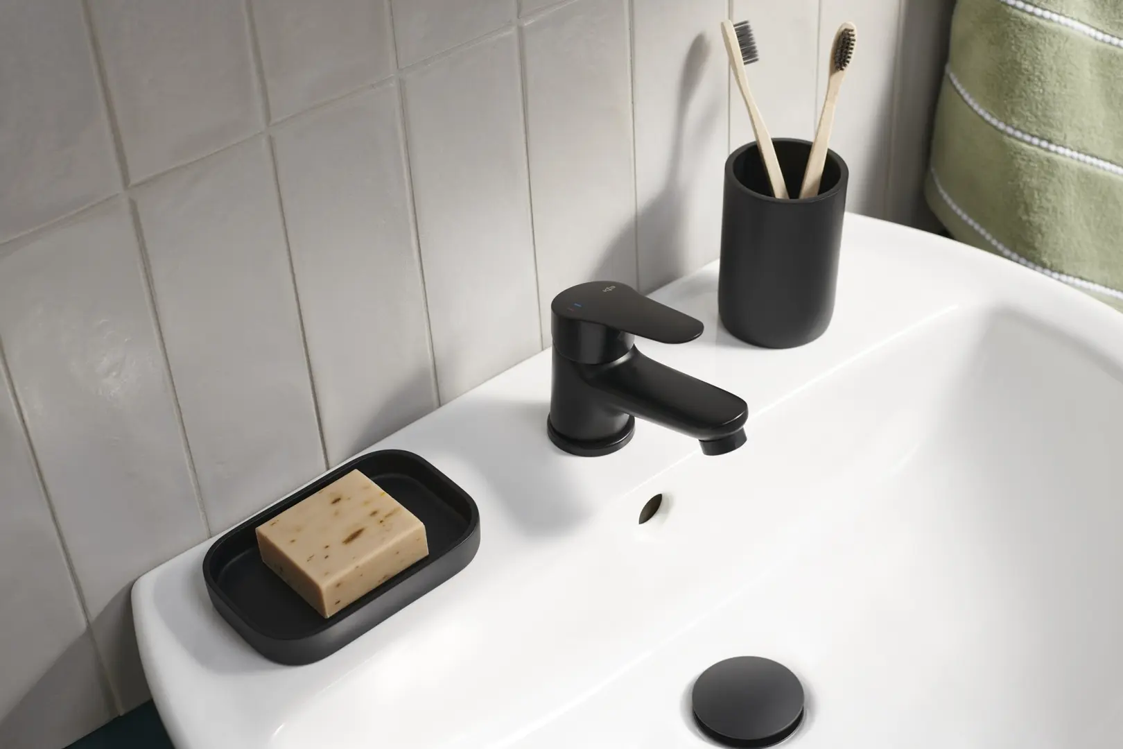 Смеситель для умывальника KFA Armatura Sparc (Black Matte)