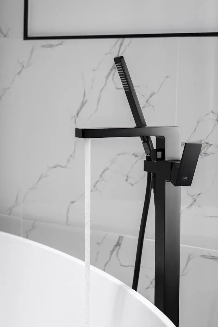 Смеситель для ванны и душа KFA Armatura Logon 5135-510-81 (Black)