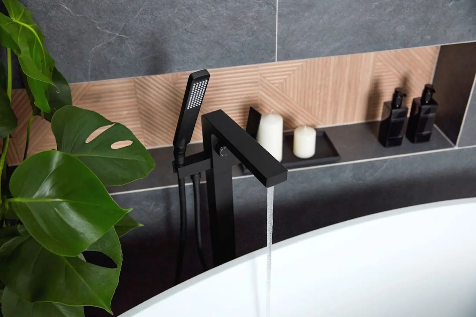 Смеситель для ванны и душа KFA Armatura Logon 5135-510-81 (Black)