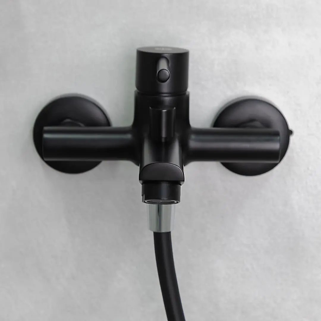 Смеситель для ванны и душа KFA Armatura Neda 5824-010-81 (Black)