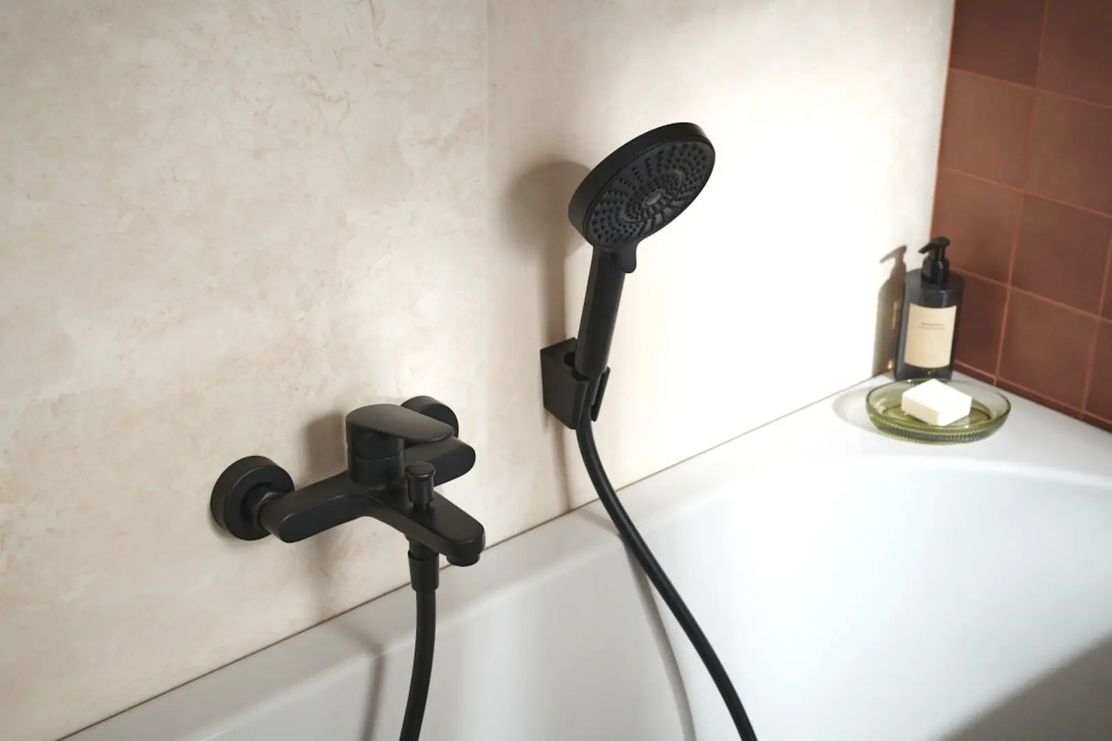 Смеситель для ванны и душа KFA Armatura Otava 5554-010-81 (Black)