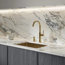 Смеситель для мойки Omnires Tula (Brushed Brass) Thumb