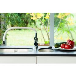 Смеситель для мойки Pyramis Flessi 090919538 (White/Chrome) Thumb