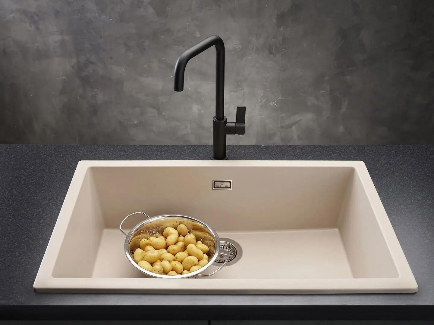 Смеситель для мойки Reginox Pearl R32800 (Total Black)