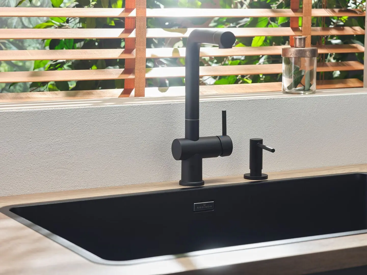 Смеситель для мойки Reginox Yadkin R31681 (Black)