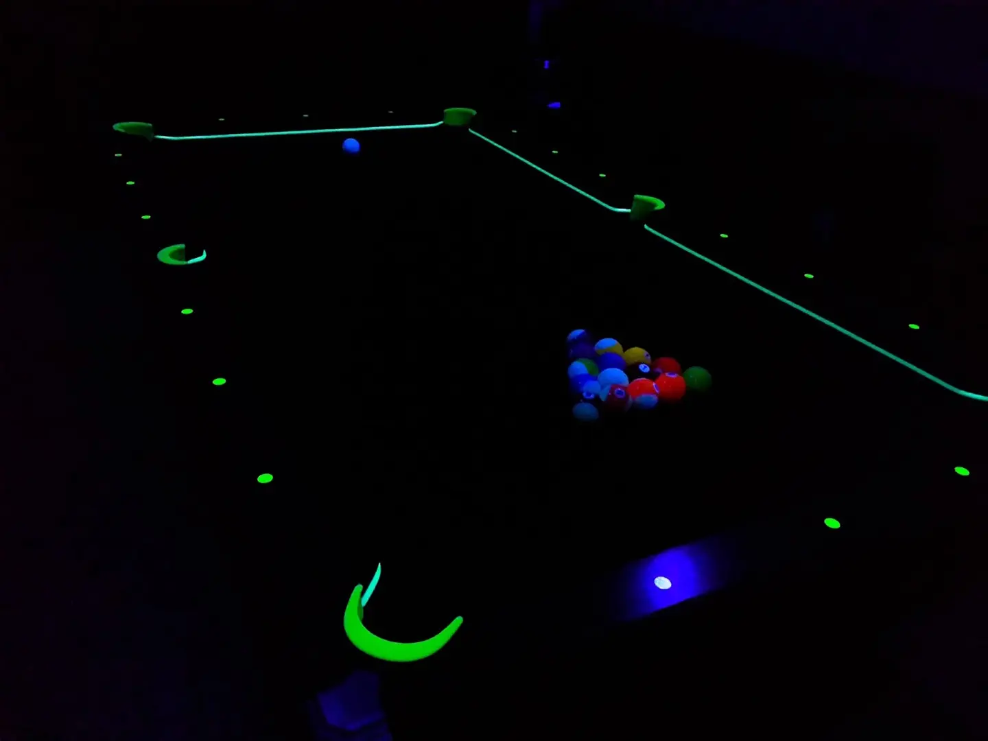 Set bile pentru pool Aramith Glow In The Dark
