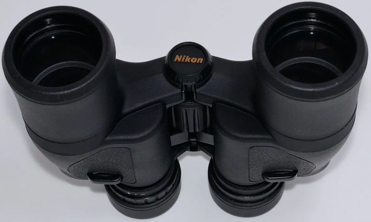 Binoclu Nikon Aculon A211 10x42 (BAA812SA)