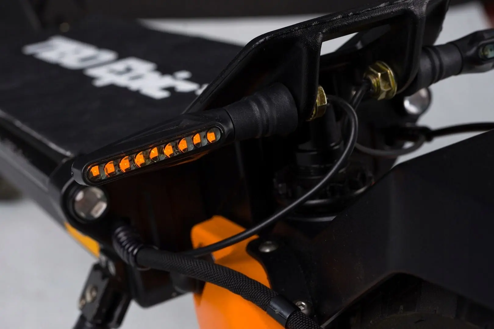 Электросамокат Tibo Epic+ 2.0 25.6 Ah (Black/Orange) - 6